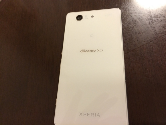 Nillkin製XperiaZ3Compact用ガラスフィルム貼り付け完了１